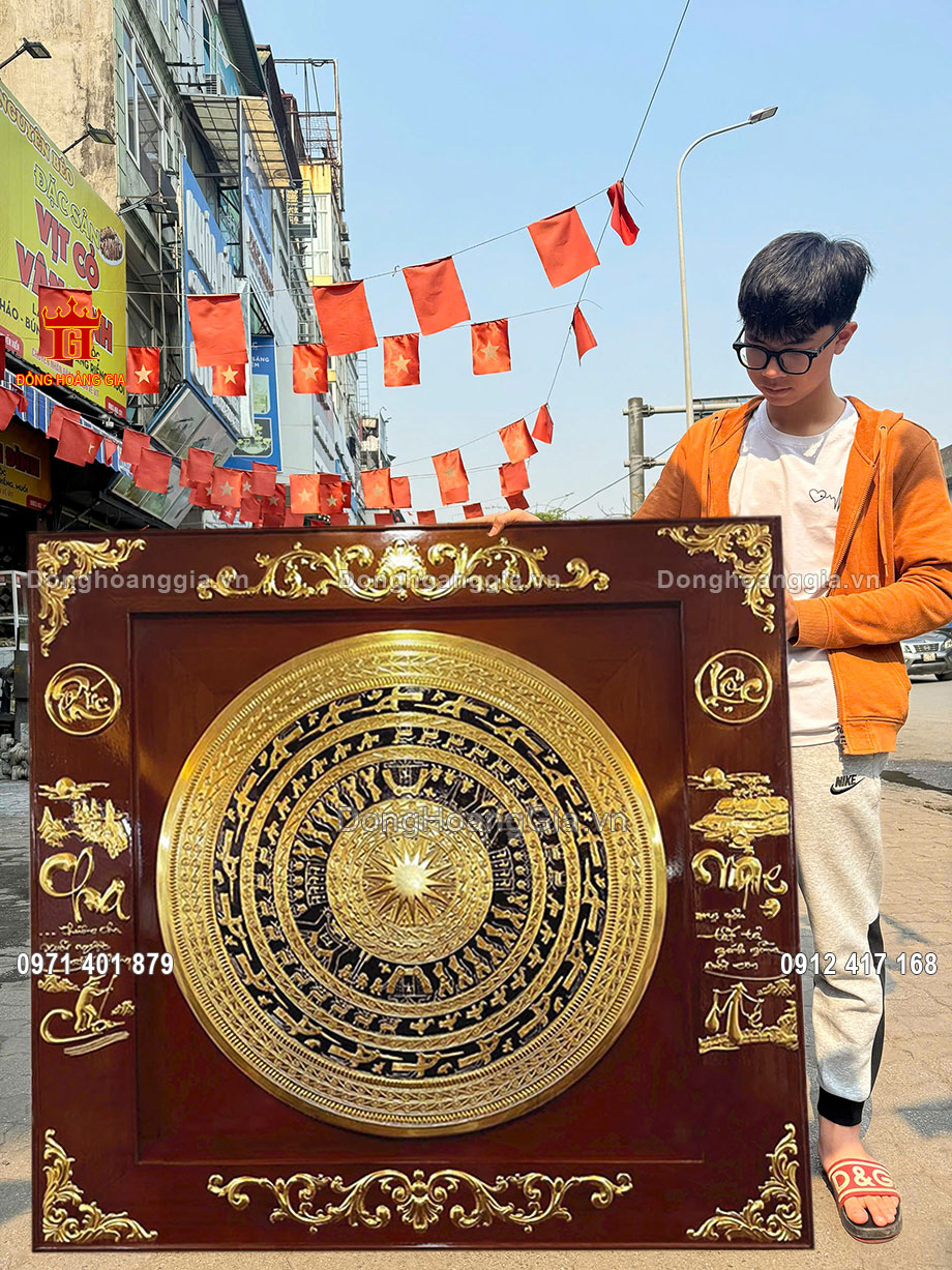 Tranh trống đồng phù hợp với không gian phòng khách sang trọng và ý nghĩa